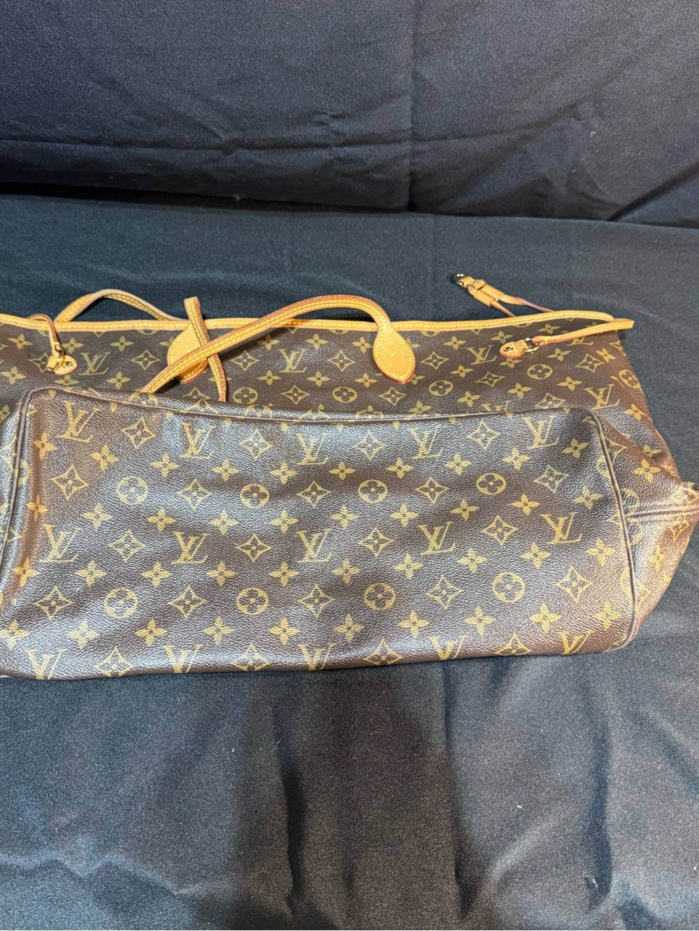 Louis Vuitton Monogram Canvas GM size Tote Bag in Brown - Picture 6 of 9
